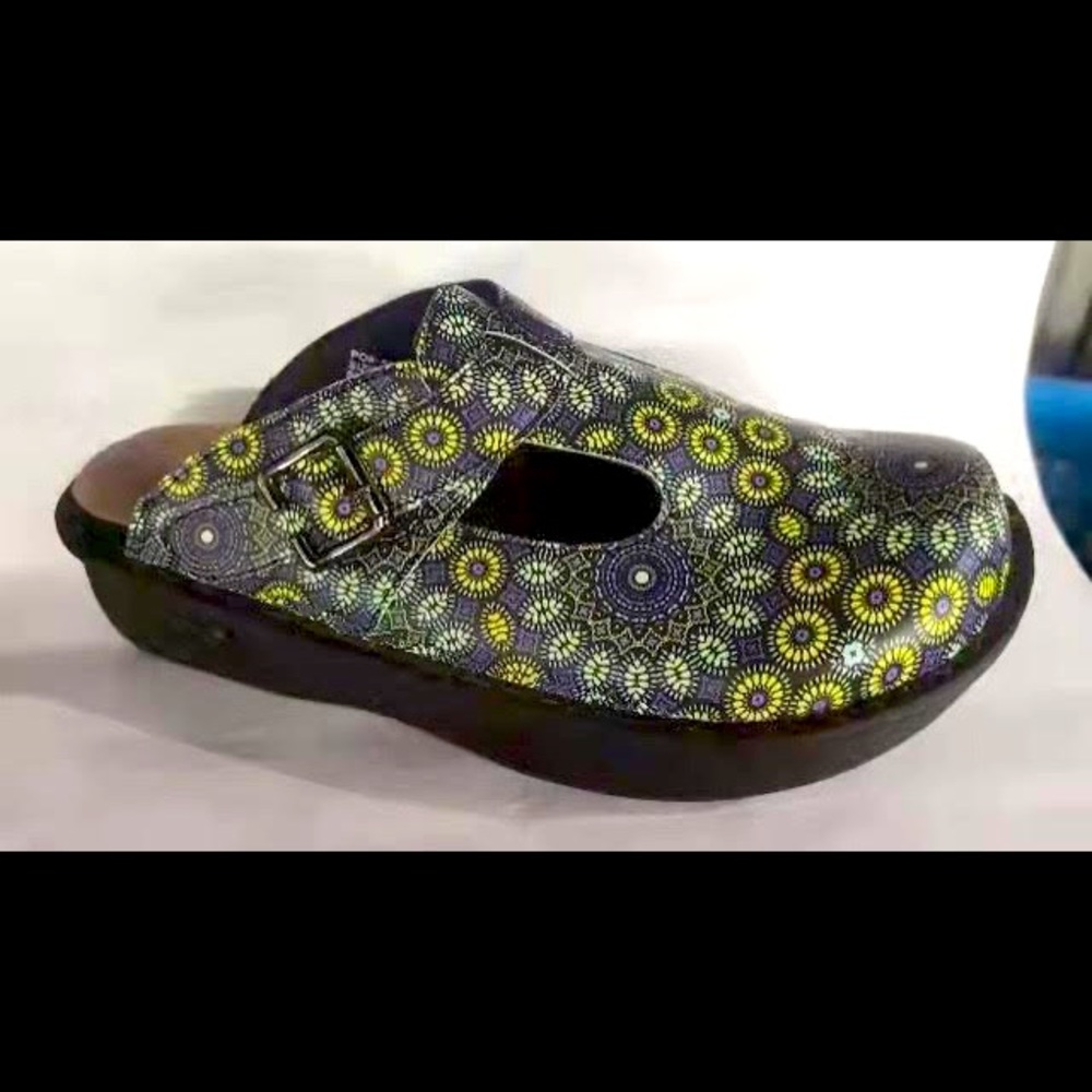 Savvy Clog
